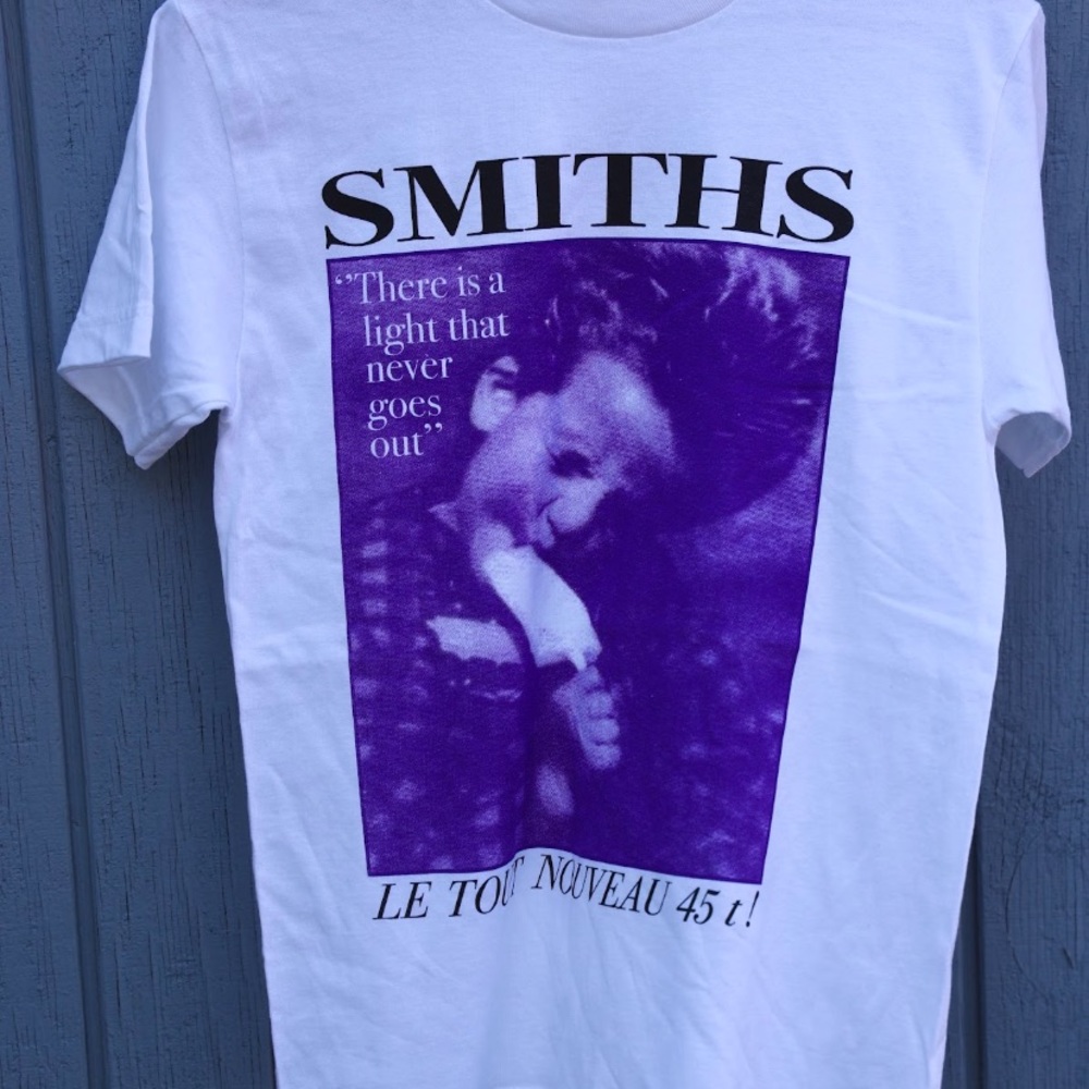 THE SMITHS- THERE IS A LIGHT THAT NEVER GOES OUT GRAPHIC T-SHIRT